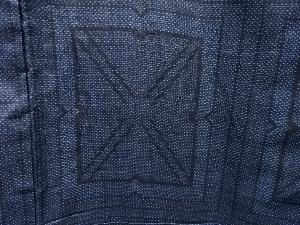 アンティーク　抽象模様織り出し本場泥大島紬着物(5マルキ)